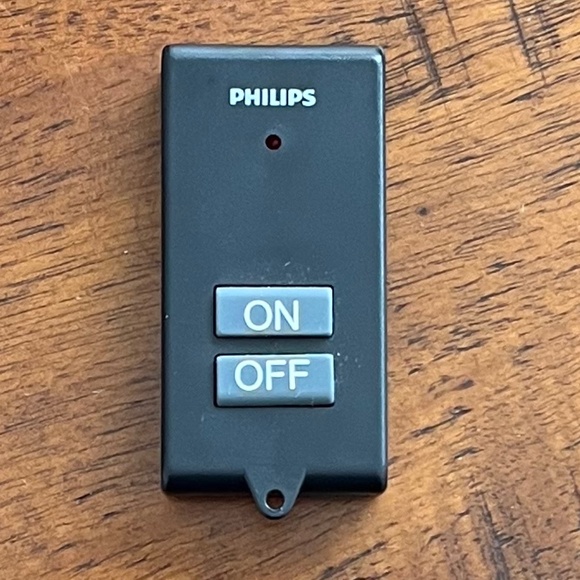 Philips Outdoor Wireless Outlet with Remote - Picture 3 of 3